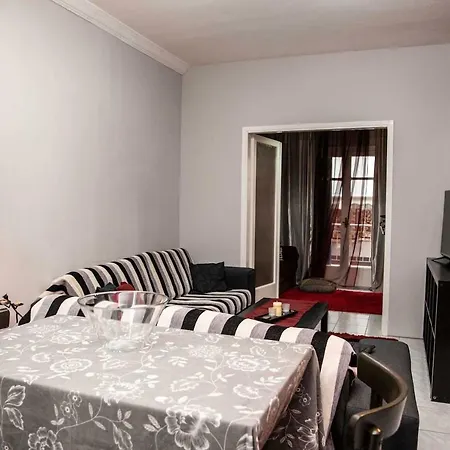 Levis Str Modern Cozy Apartment